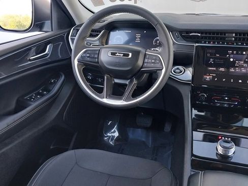 Certified 2023 Jeep Grand Cherokee Laredo image 13