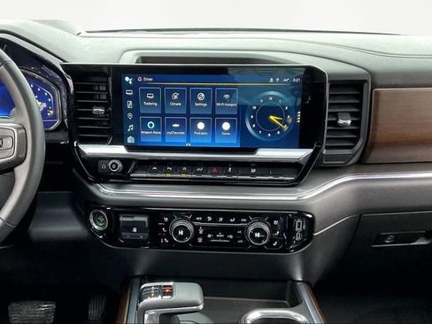 Used 2024 Chevrolet Silverado 1500 High Country w/ Technology Package image 9