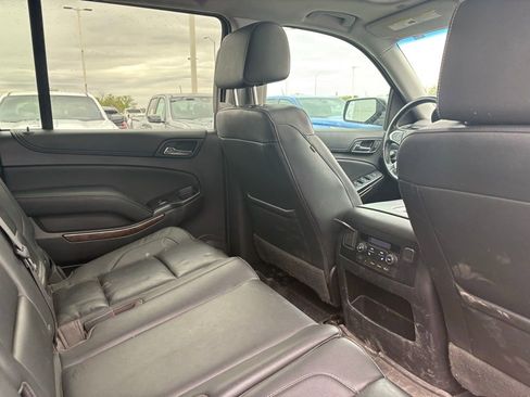 Used 2019 Chevrolet Suburban LT image 7