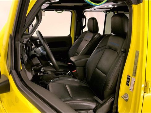 Used 2022 Jeep Wrangler Unlimited Rubicon 4xe w/ Cold Weather Group AWD/4WD image 12