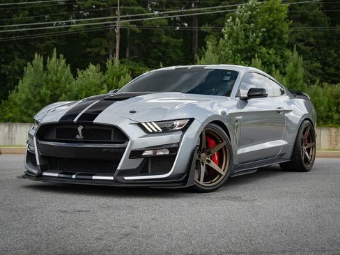 Used 2020 Ford Mustang Shelby GT500 w/ Technology Package RWD image 3