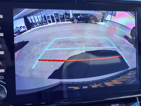 Used 2023 Toyota Sienna XLE image 5