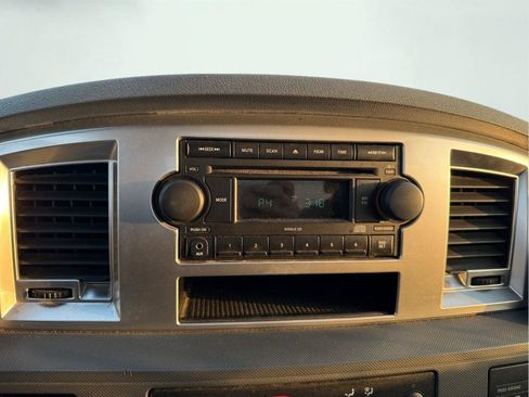 Used 2007 Dodge Ram 1500 Truck SLT image 16