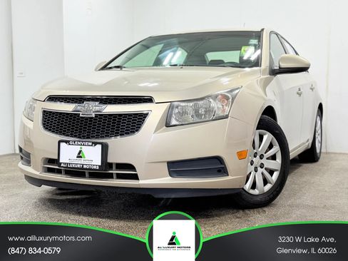 Used 2011 Chevrolet Cruze LT FWD image 1