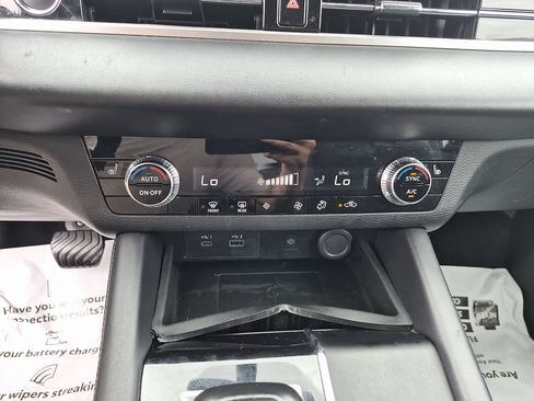Used 2024 Mitsubishi Outlander SE FWD image 25