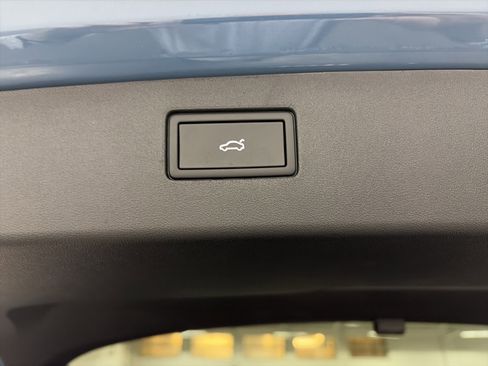 New 2026 Volkswagen Tiguan SEL R-Line image 32