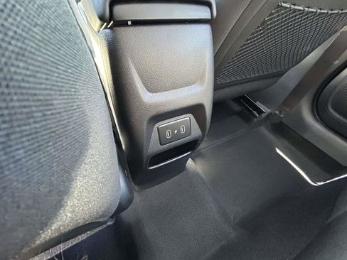 Used 2025 Hyundai Venue SEL FWD image 16
