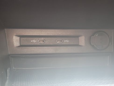 Used 2022 Volkswagen Tiguan SE w/ Panoramic Sunroof Package FWD image 28
