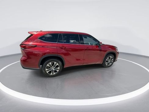 Used 2022 Toyota Highlander XLE FWD image 8