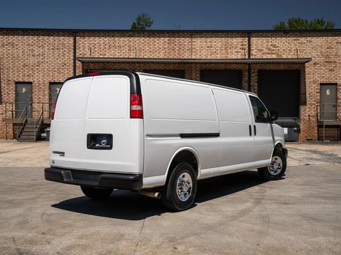 Used 2016 Chevrolet Express 2500 Extended RWD image 2