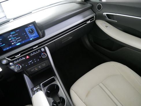 Used 2025 Hyundai Sonata SEL FWD image 11