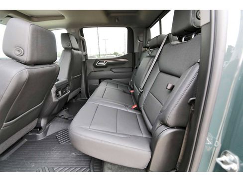 Used 2026 Chevrolet Silverado 1500 LT Trail Boss w/ Convenience Package II AWD/4WD image 12