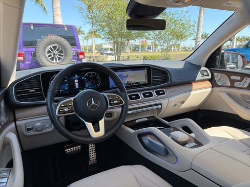 Used 2022 Mercedes-Benz GLS 450 4MATIC image 3