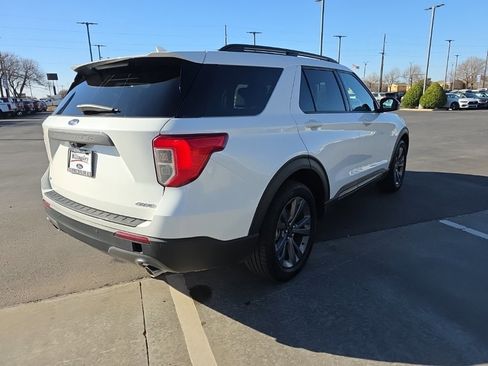 Used 2022 Ford Explorer XLT w/ Equipment Group 202A image 7