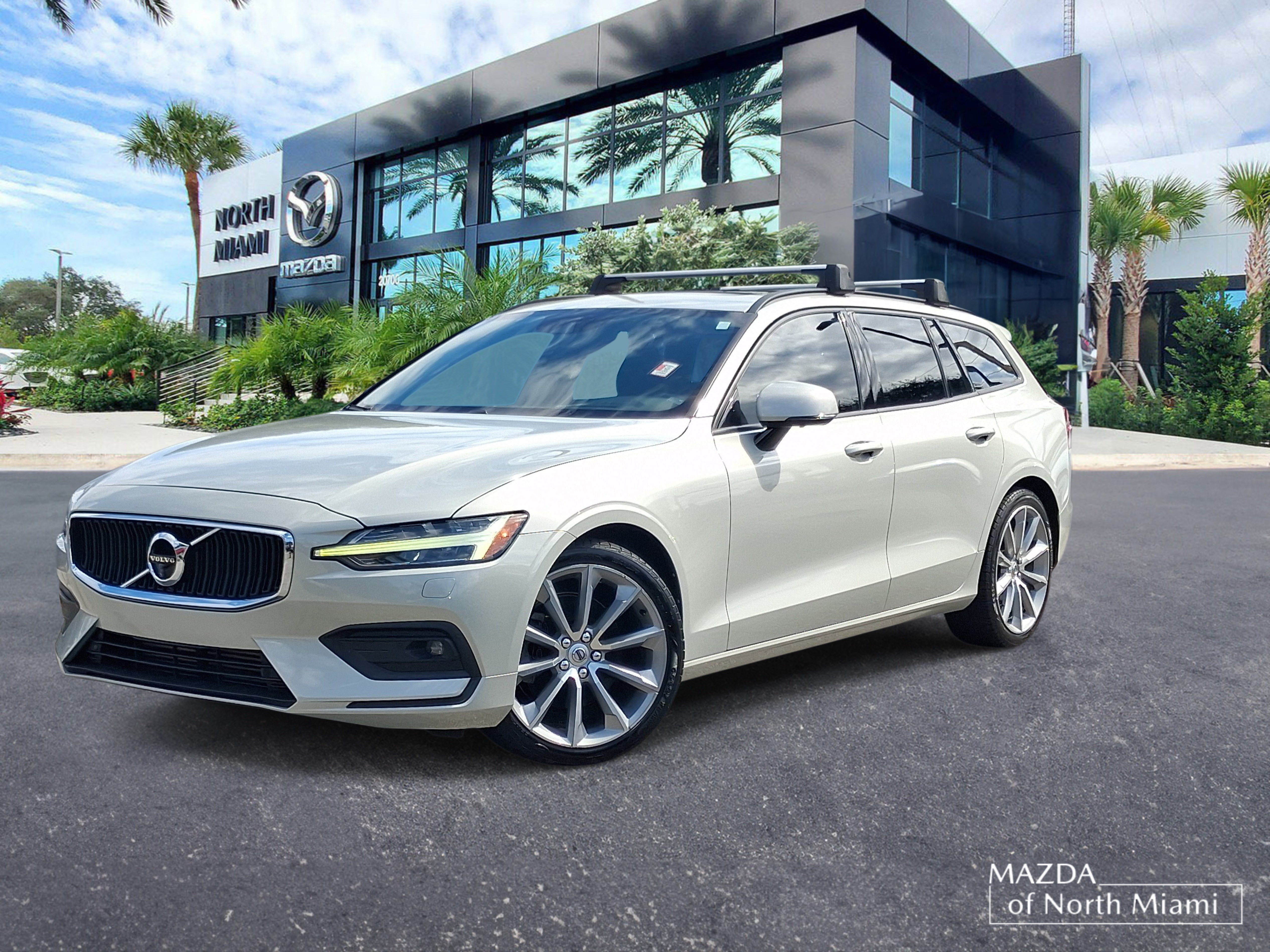 Used 2020 Volvo V60 T5 Momentum FWD image 1