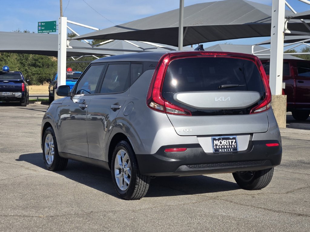Used 2022 Kia Soul LX w/ Technology Package FWD image 5