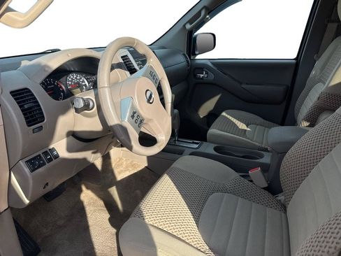 Used 2014 Nissan Frontier SV w/ SV Value Truck Package AWD/4WD image 9