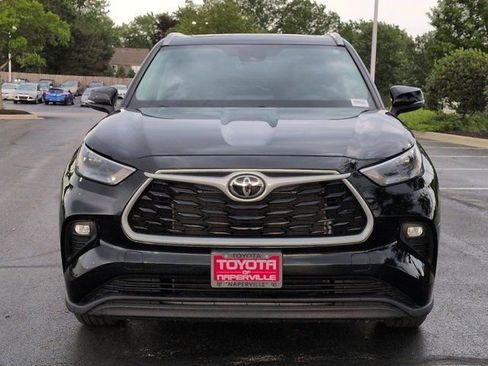 Used 2023 Toyota Highlander XLE FWD image 4