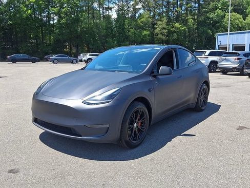 Used 2024 Tesla Model Y Long Range RWD image 3