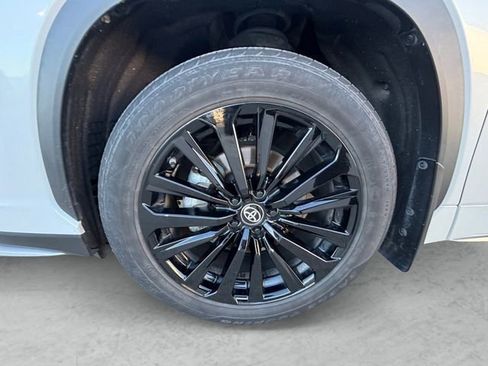 Used 2024 Toyota Highlander XSE FWD image 29