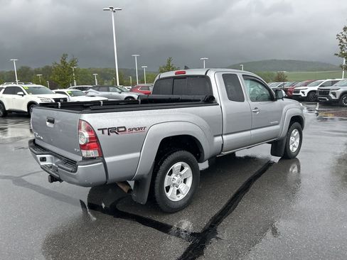 Used 2015 Toyota Tacoma 4x4 Access Cab V6 w/ TRD Sport Package image 7