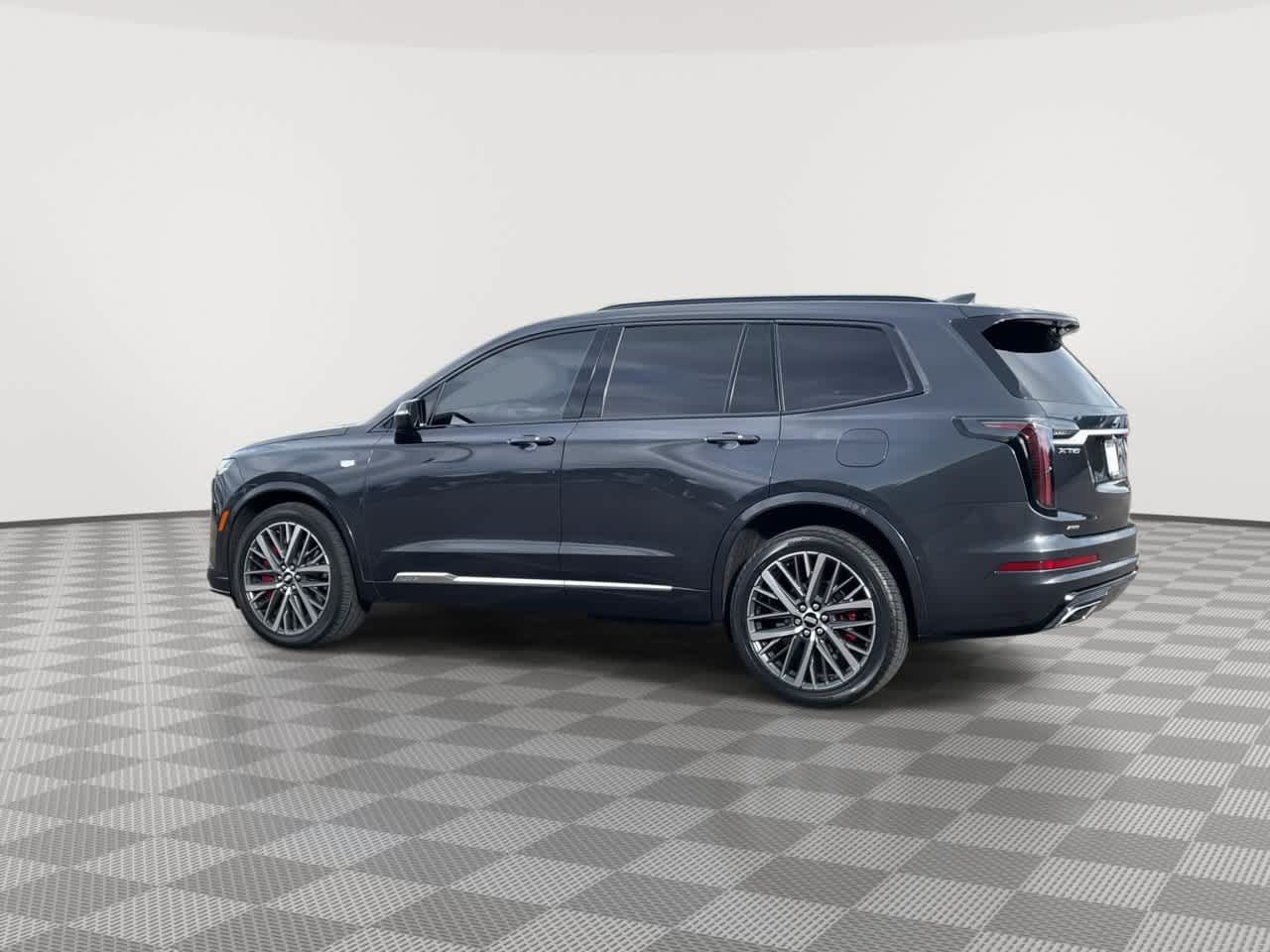 Used 2023 Cadillac XT6 Sport w/ Technology Package AWD/4WD image 6