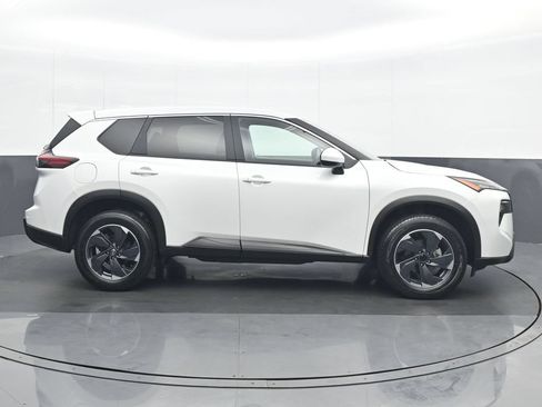 Used 2024 Nissan Rogue SV AWD/4WD image 7