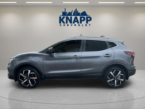 Used 2022 Nissan Rogue Sport SL FWD image 2
