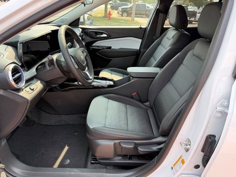 New 2026 Chevrolet Trax LT w/ LT Convenience Package FWD image 10