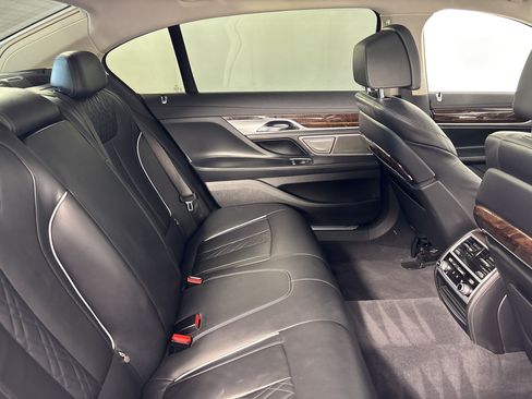 Used 2022 BMW 750i xDrive AWD/4WD image 31