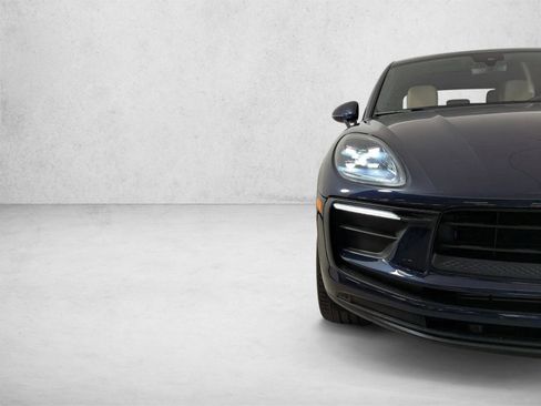 Certified 2023 Porsche Macan AWD/4WD image 12