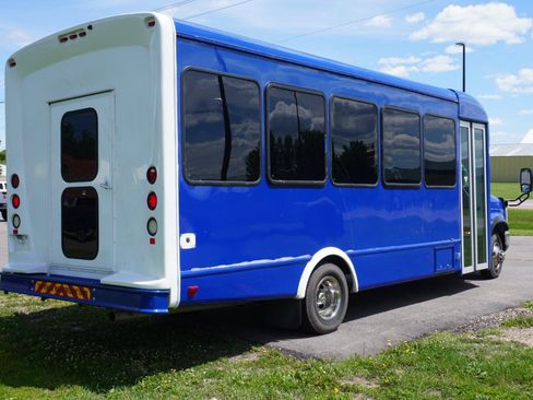 Used 2019 Ford E-450 and Econoline 450 Super Duty w/ Shuttle Bus Prep Package RWD image 5