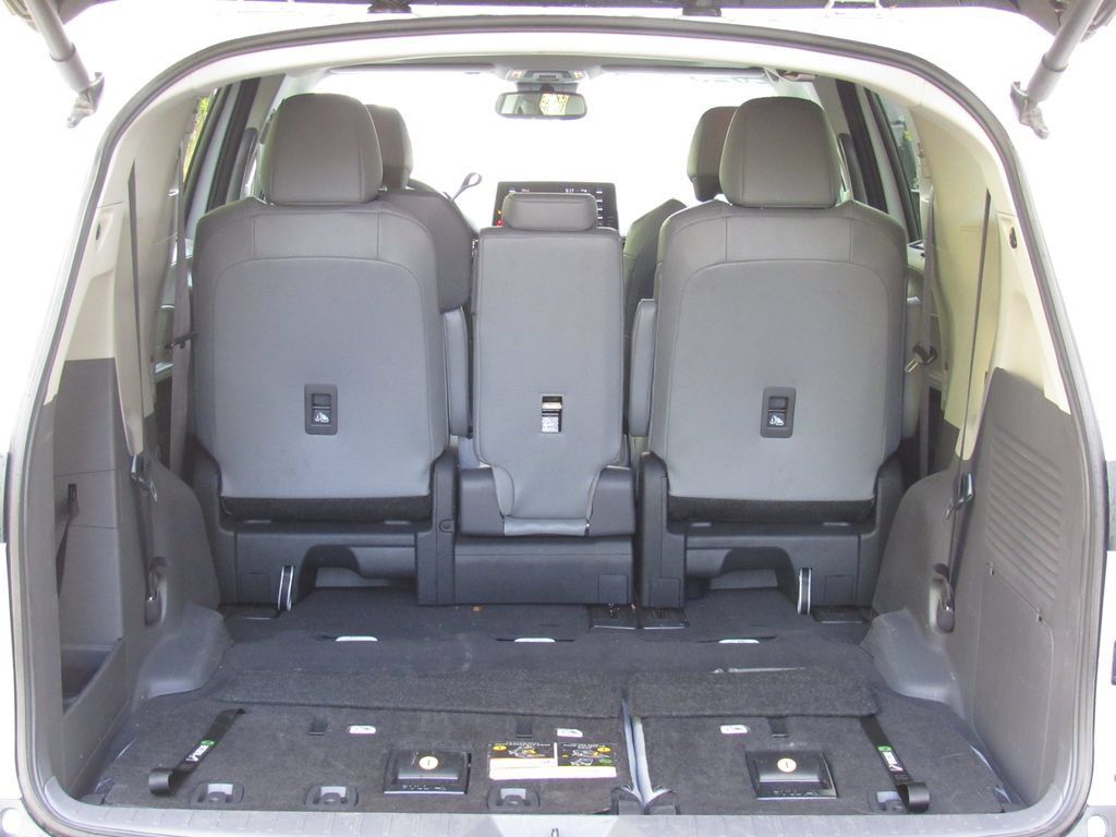 Certified 2023 Toyota Sienna XLE FWD image 22