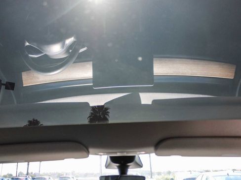 Used 2022 Tesla Model Y Long Range image 16