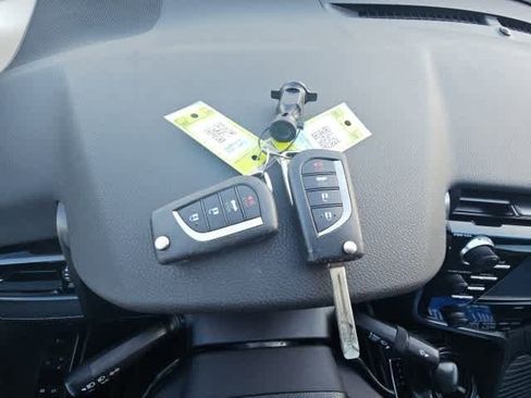 Used 2020 Toyota Camry SE image 25