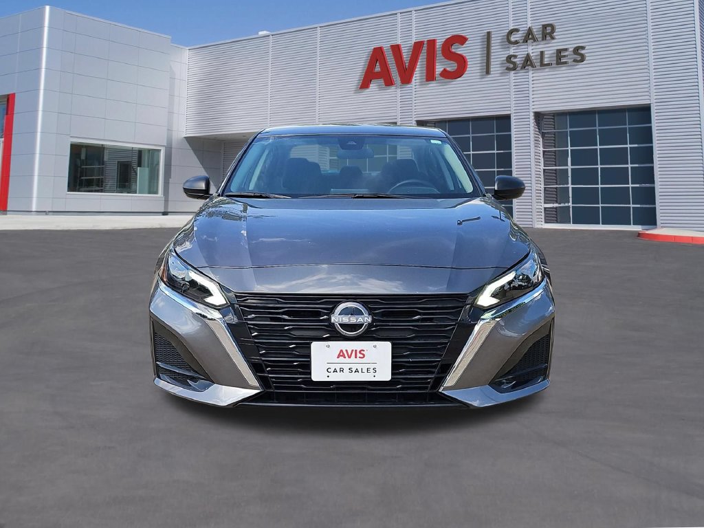 Used 2025 Nissan Altima 2.5 SV FWD image 2