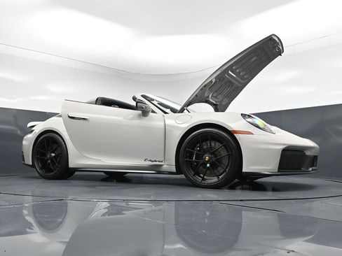 Certified 2026 Porsche 911 Targa 4 GTS AWD/4WD image 33