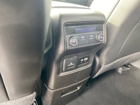 Certified 2023 GMC Acadia SLT AWD/4WD image 20