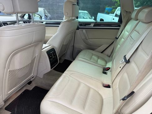 Used 2015 Volkswagen Touareg Executive AWD/4WD image 12