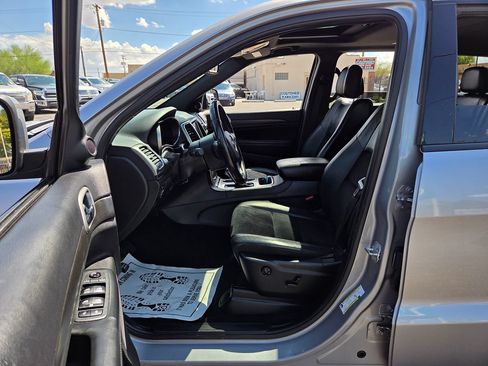 Used 2018 Jeep Grand Cherokee Altitude RWD image 46