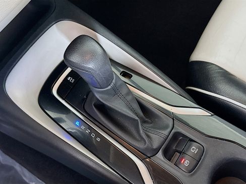 Used 2020 Toyota Corolla LE image 20