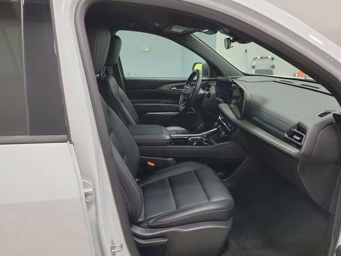 Used 2024 Chevrolet Traverse LT image 61