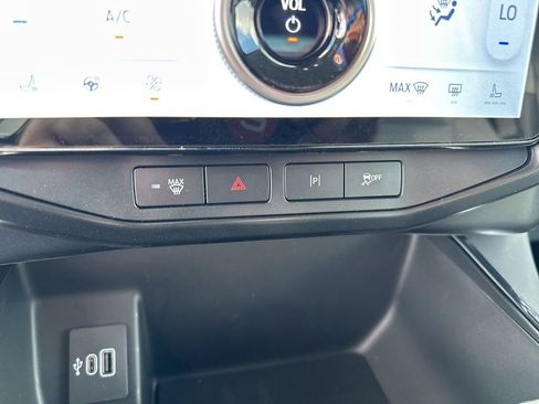 New 2025 Ford F150 Lightning Flash image 31