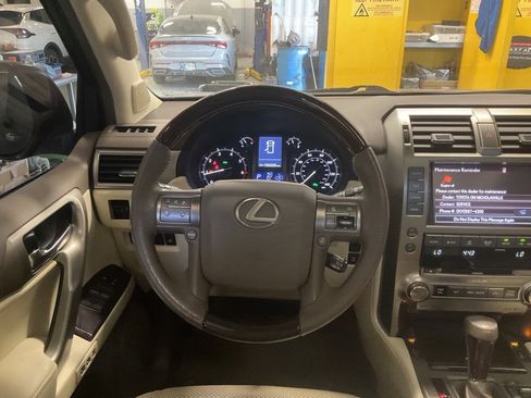 Used 2014 Lexus GX 460 Luxury w/ Preferred Accessory Package image 15