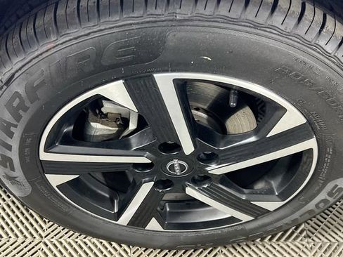 Used 2024 Nissan Sentra SV FWD image 29