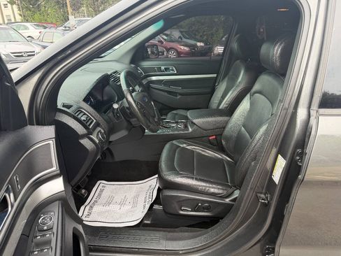 Used 2017 Ford Explorer XLT w/ Equipment Group 202A AWD/4WD image 11