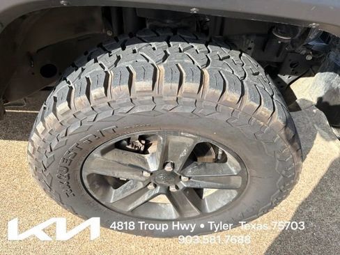 Used 2021 Jeep Wrangler Unlimited Sahara AWD/4WD image 13