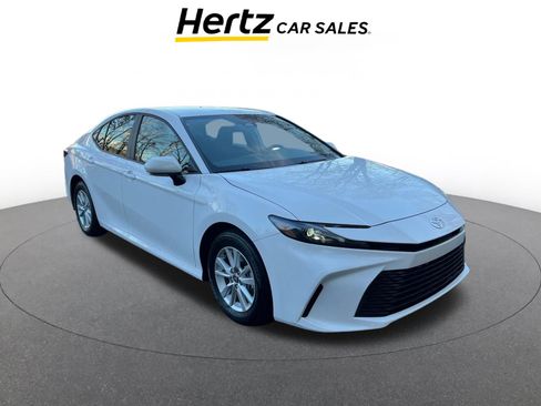 Used 2025 Toyota Camry LE image 1