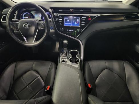 Used 2018 Toyota Camry XLE FWD image 19