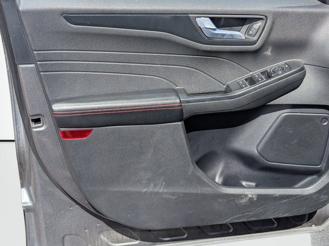 Used 2025 Ford Escape ST-Line Select AWD/4WD image 17